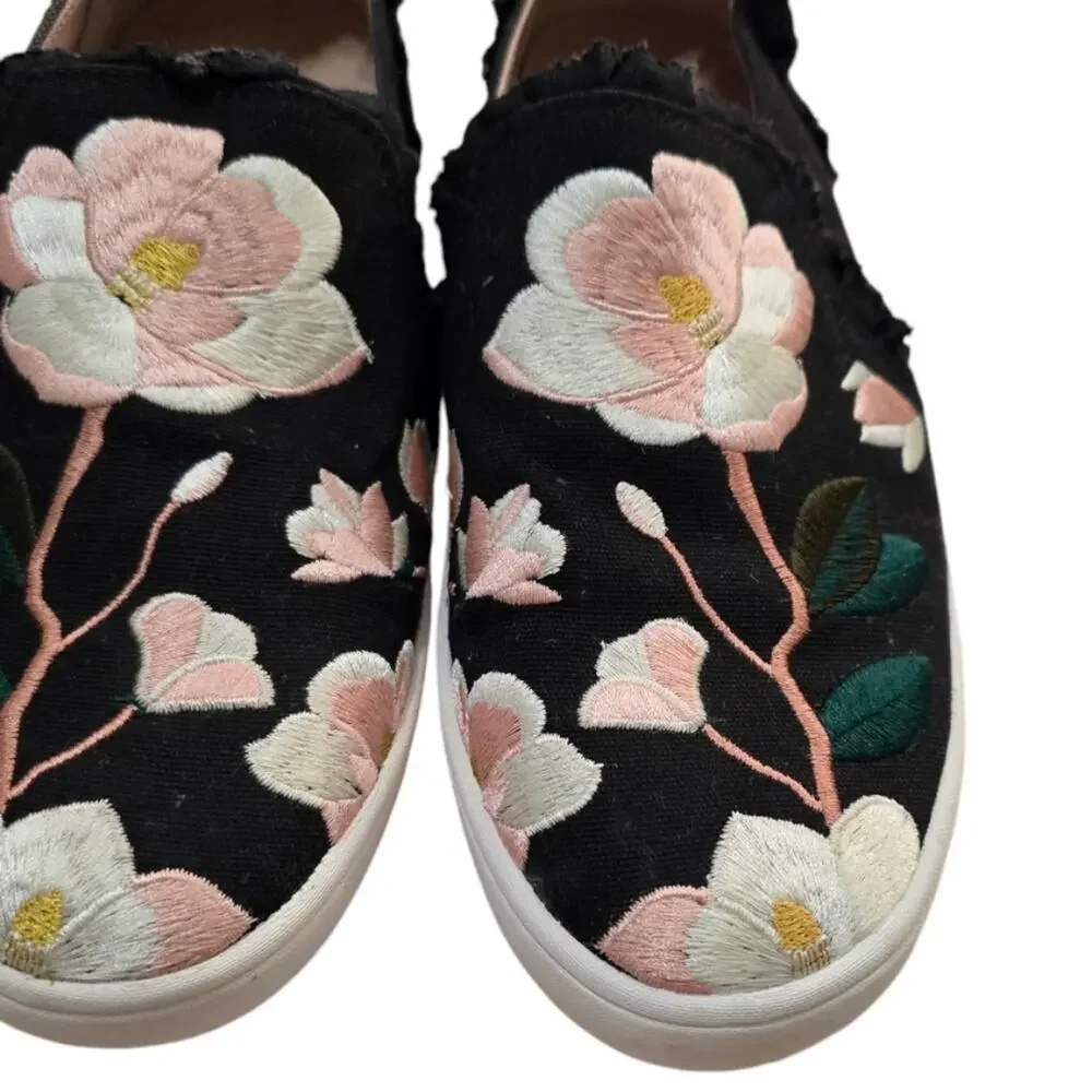 Kate Spade Leonie Ruffled Canvas Sneakers Embroidered Floral 7 MSRP $150‎